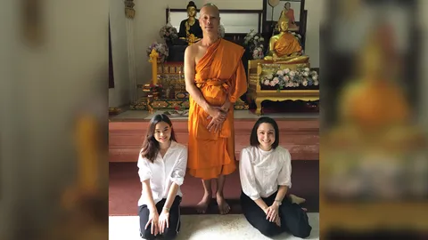 ภาพประทับใจ จอย อัจฉริยา พา น้องแอลลี่ ใส่บาตรหลวงพ่ออ่ำ