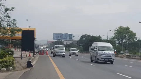 ผู้คนจากภาคต่างๆ เดินทางเข้ากรุงเทพฯ เพื่อร่วมพระราชพิธี