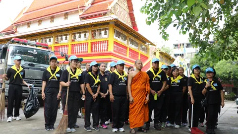 ผบ.มทบ.11 นำกำลังพลทำควาสะอาดวัดในเขตดุสิต เพื่อถวายเป็นพระราชกุศล