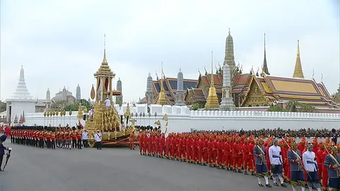 ประมวลภาพริ้วขบวนที่ 2 พระมหาพิชัยราชรถ ปชช.กราบแนบพื้นน้ำตานอง