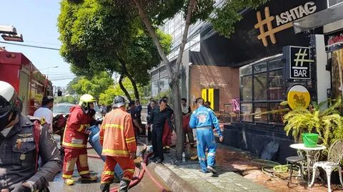 จ้างเชื่อมบันไดเหล็ก สะเก็ดไฟโดนห้องเก็บของ ผับดังบางแสนวอดสูญ 5 แสน