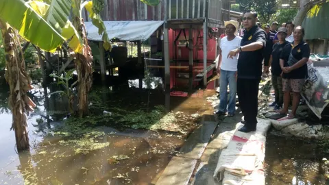 ชุมชนวัดตึก ร้อง น้ำท่วมขังนาน เหม็น หวั่นสัตว์มีพิษกัด วอนรัฐเข้าดูแล