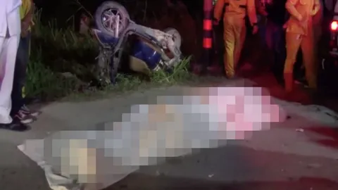 ชลบุรี หนุ่มพิษณุโลก ซิ่งจยย.ชนเสาไฟฟ้า ดับคาที่ 