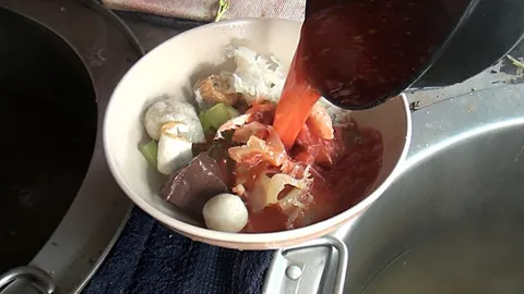 ท้าชิม! เซี่ยงไฮ้เย็นตาโฟ เจ้าเด็ดชัยนาทรสเจ็บ ตำนานความอร่อย 30 ปี