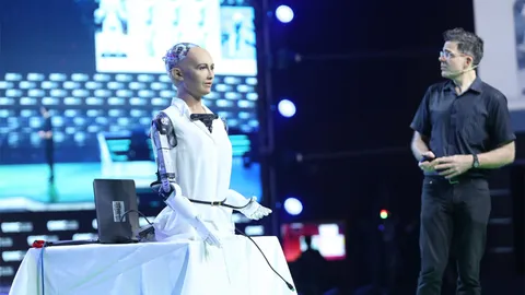 คุณ+ผมเร่ิมหนาวๆ 'โซเฟีย' หุ่นยนต์ตัวแรกของโลกได้สิทธิเป็นพลเมืองซาอุฯ