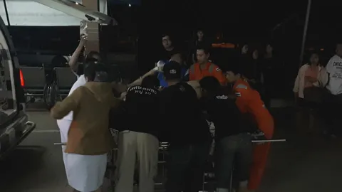 ลำปาง กลุ่มโจ๋ เที่ยวงานลอยกระทง เกิดเขม่นกัน ชักปืนยิง เจ็บ 2 