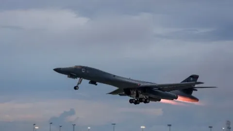 ขู่คิมน้อย! สหรัฐฯส่งB-1B Lancer บินกระหึ่มร่วมซ้อมรบ ก่อนทรัมป์เยือน
