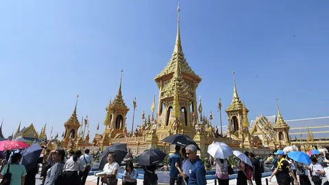 จัดระเบียบเข้าชมพระเมรุมาศใหม่ แบ่งเป็นกลุ่ม ทุกคนต้องเข้าคิว