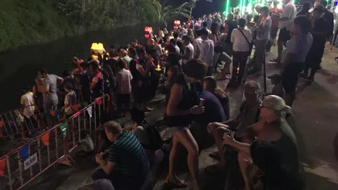 ลอยกระทงปักษ์ใต้ ท่ามกลางสายฝนพรำ นักท่องเที่ยวไทย-เทศ แห่ร่วมงาน