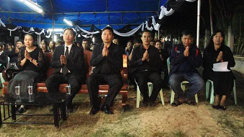 เศร้า! สวดอภิธรรม 'ผอ.อ้อย' คืนแรก คนร่วมงานแน่น