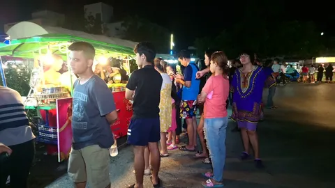 ยำรสเด็ด 'เจ๊เบียร์ คนละยำ' แฟนคลับทั่วไทย รอนานสุด 5 ชม.ก็ยอมมาแล้ว