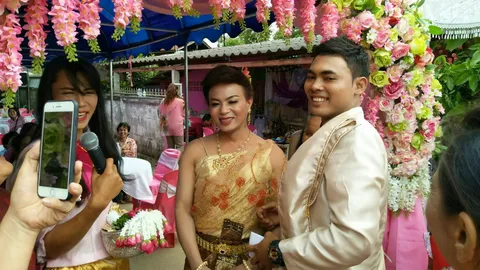 ฮือฮา ชายแต่งชาย หนุ่ม29-สาวเสริมสวย รักดูดดื่มจูงมือสู่ประตูวิวาห์ 