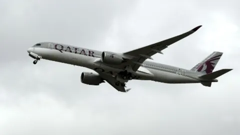 วุ่นทั้งลำ หญิงวีนแตก มารู้สามีแอบมีกิ๊ก จนเครื่องบินต้องลงจอดฉุกเฉิน