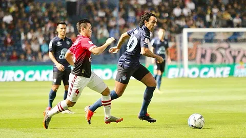 จ่อแชมป์! บุรีรัมย์ฯยำใหญ่ ออกนำโปลิศ 3-0 หมดครึ่งแรกศึกไทยลีก