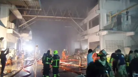 ไฟไหม้โรงงานพัดลม ในซอยประชาอุทิศ 33  ระดมฉีดน้ำกว่า 3 ชม. ไร้เจ็บ