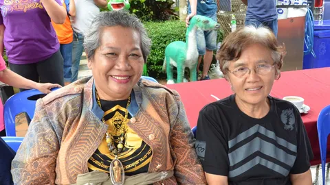 พ่อ-แม่ ตูน ให้กำลังใจตลอดทาง นักร้องดังแต่งเพลงต้อนรับ ที่แยกบ่อล้อ