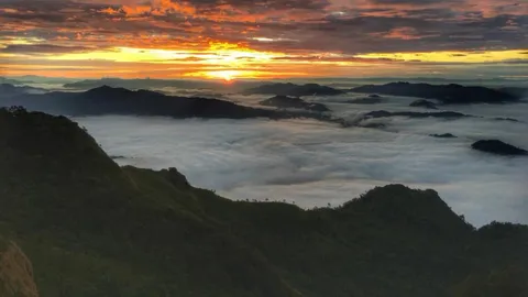 นทท.แห่ขึ้นรับลมหนาว 'ภูชี้ดาว-ภูชี้เดือน-ดอยผาตั้ง' ชมทะเลหมอกยามเช้า