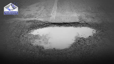 ถนนพระราม 3 เขตยานนาวา ผิวถนนไม่เรียบ วอนเจ้าหน้าที่ติดป้ายเตือนจุดเสี่ยงด้วย