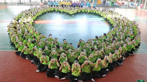 นร.สุราษฎร์ครึ่งพัน ทำคลิปร้องเพลงความเชื่อส่งกำลังใจให้พี่ตูน (คลิป)