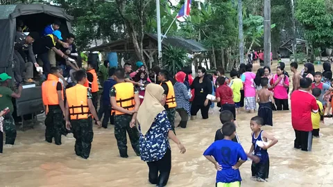 น้ำท่วม จ.สงขลา น้ำป่าไหลท่วม พื้นที่ลุ่มบ้านน้ำลัด  ชาวบ้านเดือดร้อน