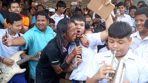 สุดเหวี่ยง 