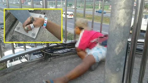 สาวเก็บของเก่า กลายเป็นศพ! มือจับขั้วสายไฟ นั่งตายบนสะพานลอย 