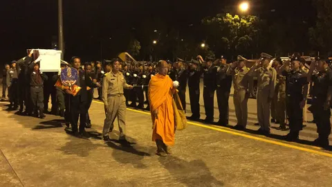 ร่าง จ.ส.ต.พลีชีพ ถึงสนามบิน น่าน จัดพิธีรับศพอย่างสมเกียรติ 