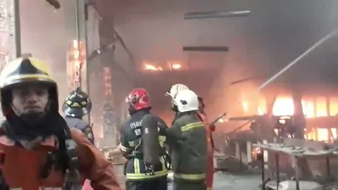 ไฟไหม้โรงงานในซอยอ่อนนุช 46 จนท.สามารถควบคุมเพลิงได้แล้ว