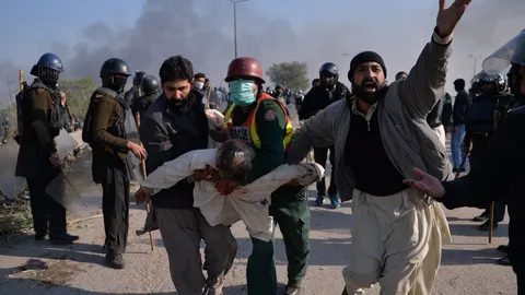 ตร.เอาไม่อยู่! ปากีฯ วอนทหารช่วยปราบม็อบเดือด ประท้วงรมต.หมิ่นศาสดา