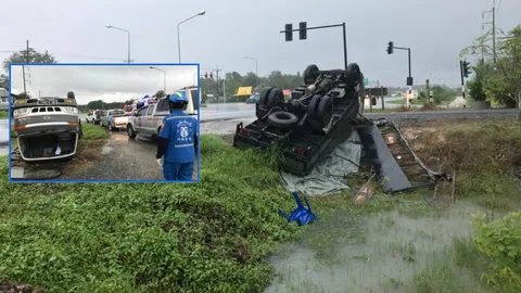 รถทหารพรานฝ่าสายฝน ไถลคว่ำตกคูน้ำ ริมถนนเข้าหาดใหญ่ เจ็บ 9 สาหัส 1