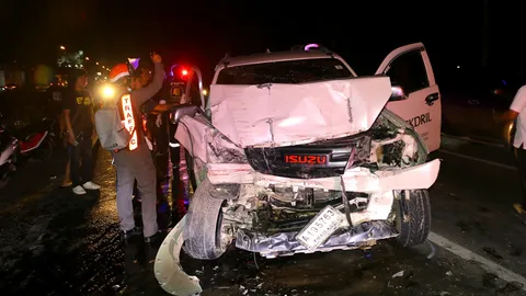 เศร้า! พ่อเฒ่าเบลเยียม ควบรถกระบะอัดท้ายทัวร์จีน สลด คอหักดับคาที่ 