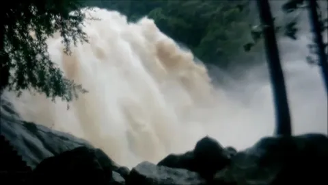 น้ำป่าทะลัก! สั่งปิด 'น้ำตกปาโจ' นราธิวาส ชั่วคราว