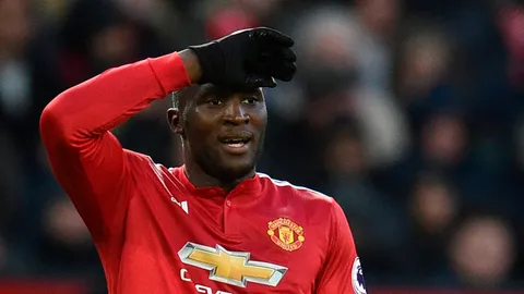 ทีมมาเฟีย? 'ลูกากู' รอดแบนเฉย เตะผ่าหมากคู่แข่ง (ภาพ+คลิป)