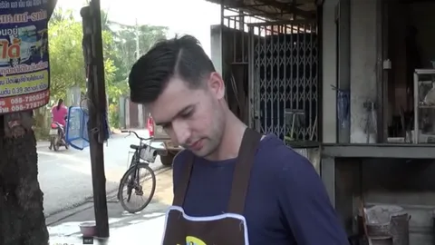 กำแพงเพชร สาวรุมกรี๊ด! หนุ่มขายโรตีหน้าตาดี ลูกครึ่งไทย ปากีสถาน 