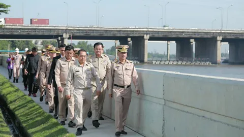 มาเอง! ผบ.ทร. ลุยเยี่ยมกำลังพล และเรือผลักดันน้ำ ในแม่น้ำท่าจีน 