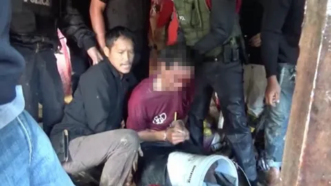 แขวนคอตายคาห้องขัง! หนุ่มไทใหญ่คลั่ง แทงเมีย-เผาบ้าน 