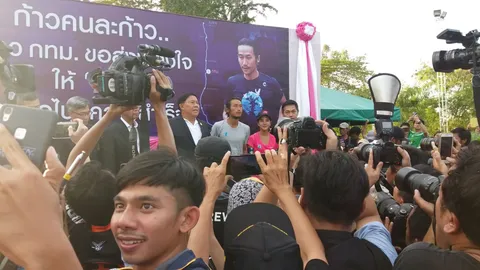 พี่ตูนถึง กทม.แล้ว ผู้ว่าฯ รอต้อนรับ ชาวบ้านแห่ให้กำลังใจเพียบ! 