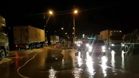 วิกฤติ! น้ำท่วมสี่แยกปฐมพรชุมพร รถเล็กขึ้นล่อง กทม.ไม่ได้ แนะเลี่ยง