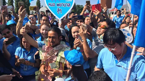 ตูน วิ่งถึงโรงผลิตน้ำมหาสวัสดิ์ ก่อนเข้าบางบัวทอง ยอดบริจาคทะลุ 583 ล้าน (คลิป)