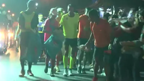 ตูน วิ่งถึงบางบัวทอง ใกล้จบเซตสุดท้าย ยอดบริจาคใกล้ 600 ล้าน