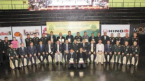 สนามมวยเวทีลุมพินี ครบรอบ 61 ปี 'เมืองไทย' คว้ายอดเยี่ยม