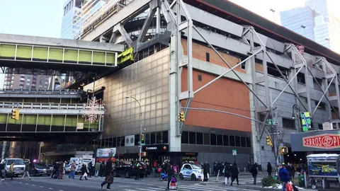 ระเบิด สถานีรถบัสใหญ่สุดในสหรัฐฯ กลางแมนฮัตตัน จับชายต้องสงสัย 1 ราย (คลิป)