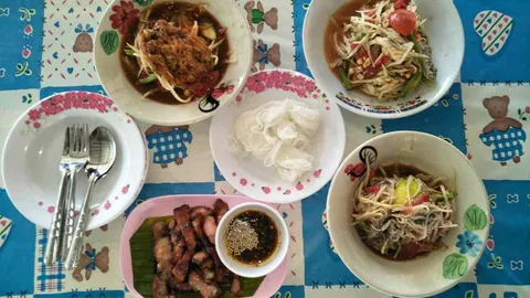 ขายดีจนลายนิ้วมือหาย! ส้มตำเศรษฐีพะเยา ลำแต้แต้ต้องไปโดนซ้ำ (คลิป)