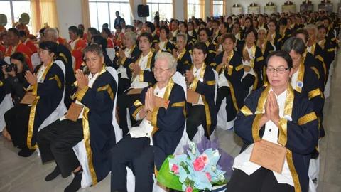 ความสุขผู้เฒ่า รับปริญญาชีวิตบัณฑิตปัจฉิมวัย อายุรวมกว่า 2.3 หมื่นปี  