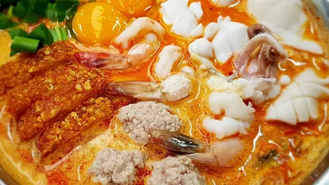 ไม่ได้มิชลิน แต่ต้องกิน! 'มาม่าโอ้โห' เจ๊โอวที่สุดความอร่อยแถวยาวมาก