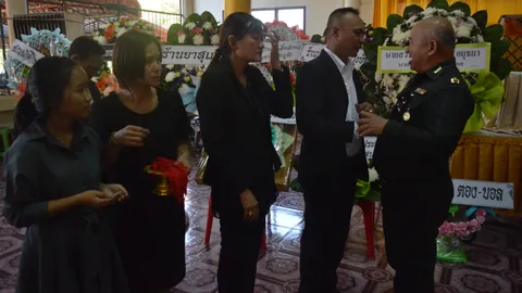 ส่ง 'ปลัดไอซ์' ถึงวัดสระแก้ว บรรยากาศงานรดน้ำศพเป็นไปด้วยความโศกเศร้า