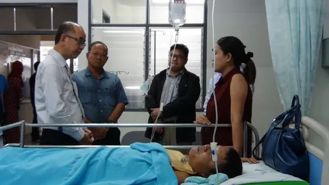 ผวจ.นราธิวาส เข้าเยี่ยม 4 ทหารพรานที่ถูกซุ่มโจมตี พร้อมมอบเงินเยียวยา