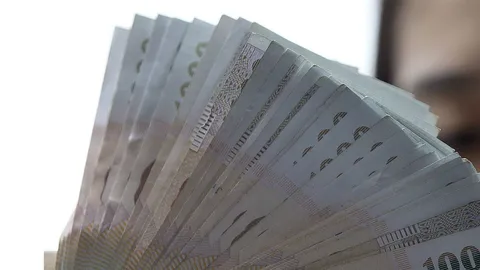 ข้าราชการเป็นหนี้ กยศ.ไม่ยอมใช้ 6 หมื่นราย ปีหน้า จ่อไล่หักเงินเดือน