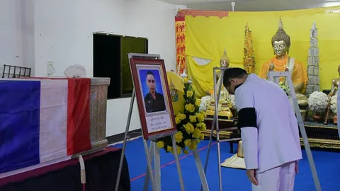 ร.10 พระราชทานพวงมาลาหลวงวางหน้าหีบศพ อส.ทพ.กำจร ตันมา ที่เชียงใหม่