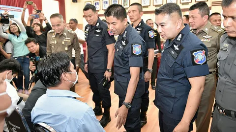 ปลอมบัตร